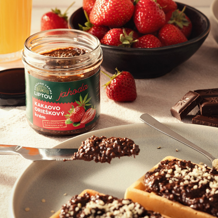 Kakaovo-orieškový krém s konopnými semienkami – Jahodový