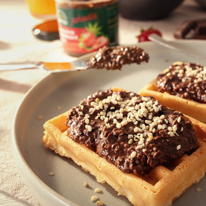 Kakaovo-orieškový krém s konopnými semienkami – Jahodový